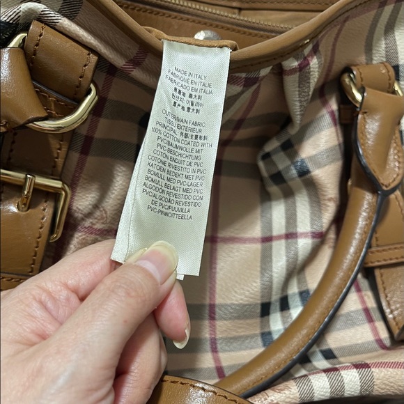 Burberry - Picture 3 of 4